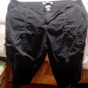 No Boundaries Black Cargo Capris - Size 1717